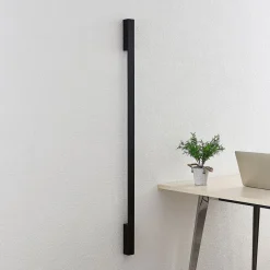 Arcchio Ivano LED-væglampe, 130 cm, sort