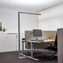 Arcchio Gulvlamper>LED-gulvlampe til kontor Jolinda, sølv, 4.000 K, sensor