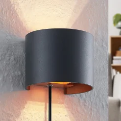 væglampe Zuzana, rund, sort, stik, 13 cm^Arcchio Outlet