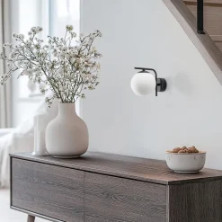 Domiluce Aurora væglampe, sort, glas, 17 cm høj, kugle, E14