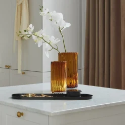 AYTM Folium-vase, højde 20 cm, ravfarvet, glas