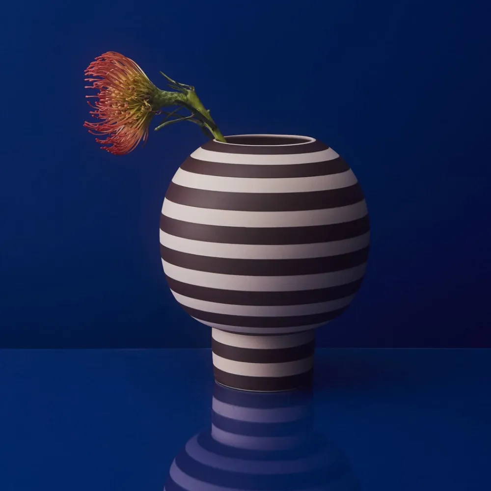 AYTM Møbel Og Interiør>Varia-vase, rød, Ø 18 cm, højde 21 cm, keramik