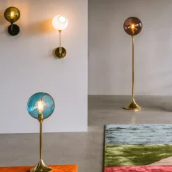 DESIGN BY US Ballroom gulvlampe, lilla, glas, mundblæst, dæmpbar