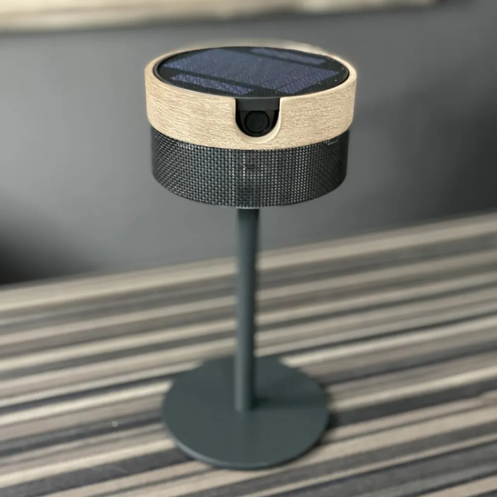 Bateak LED solcellebordlampe, sort / teakgrå, 2.700 K^Les Jardins Best