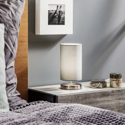 Bordlampen Claire med grå stofskærm^Brilliant Hot