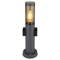 Boston sokkellampe med stikkontakter^Globo Outlet