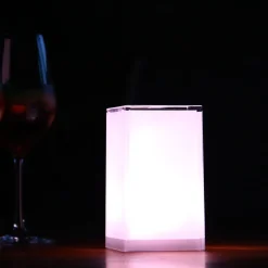 Smart&Green Bærbar bordlampe Cub, app-kontrollerbar, RGBW