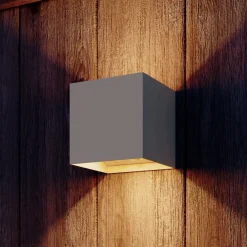 LED-udendørs væglampe med batteri og sensor Volterra, sand, IP44^Calex Online