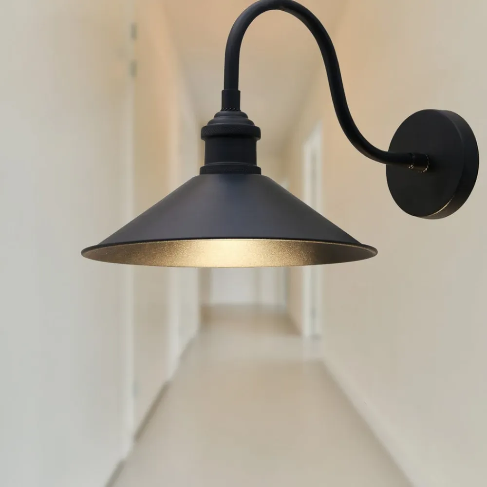 ROYALTECH Christer væglampe, sort, bredde 24 cm, metal, E27