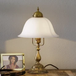 Berliner Messinglampen Bordlamper>Den udsmykkede bordlampe Caroline af messing