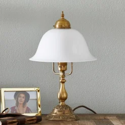 Berliner Messinglampen Bordlamper>Den udsmykkede bordlampe Caroline af messing
