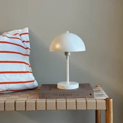 Stockholm bordlampe til opladning, perlehvid^Dyberg Larsen Online