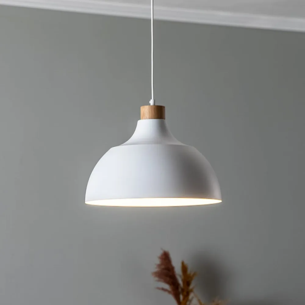 Envostar Kaitt hængelampe, hvid, Ø 34 cm, trædetaljer