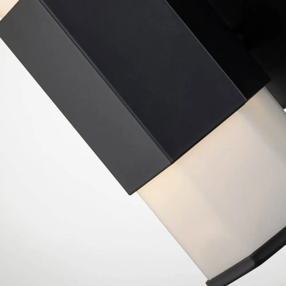 Quintiesse Facet Single LED-væglampe til bad, 3.000 K, sort