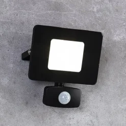 EGLO Faedo 3 udendørs LED-spot med sensor, sort, 20 W