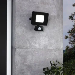 EGLO Faedo 3 udendørs LED-spot med sensor, sort, 20 W
