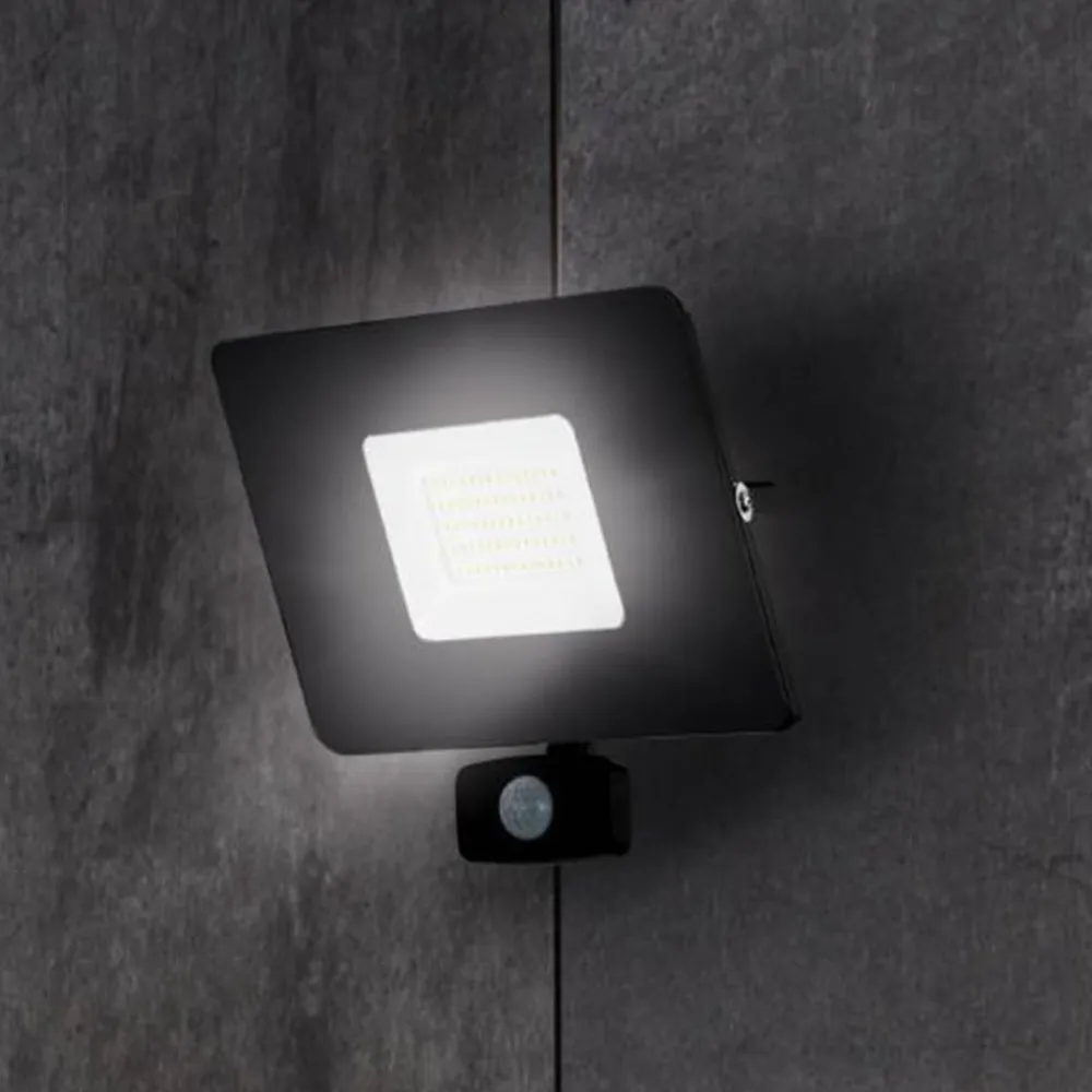 EGLO Væglampe Med Sensor|Udendørs Spot>Faedo 3 udendørs LED-spot med sensor, sort, 50 W