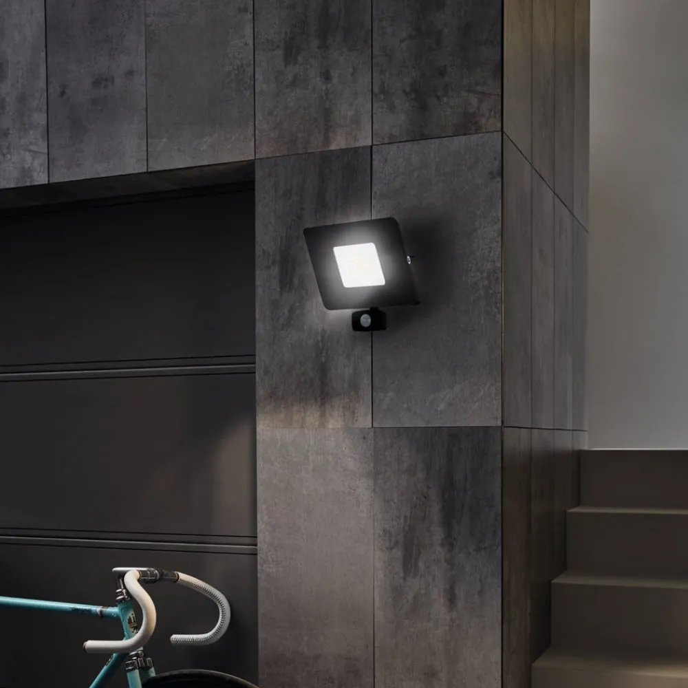 EGLO Væglampe Med Sensor|Udendørs Spot>Faedo 3 udendørs LED-spot med sensor, sort, 50 W