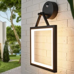 Lucande Firkantet LED-væglampe Mirco med bevægelsessensor