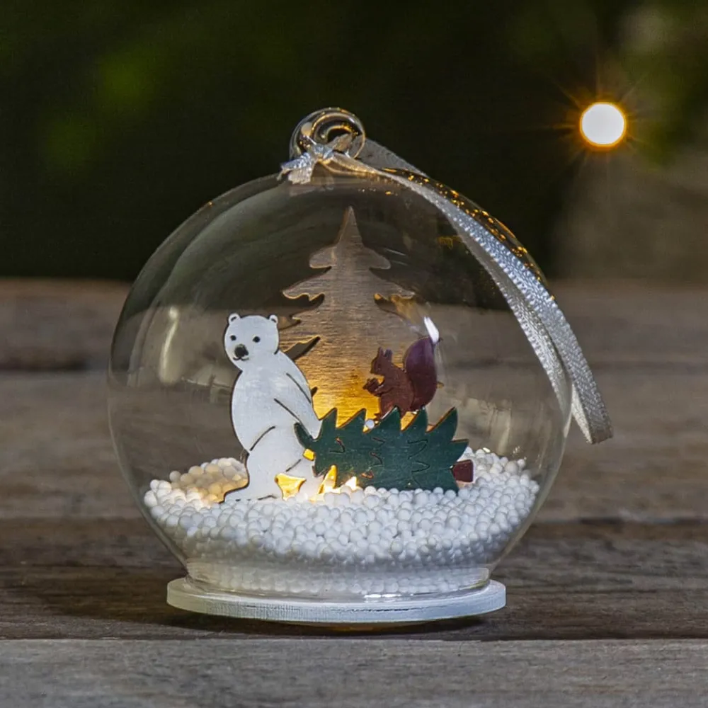 STAR TRADING Dekorationsbelysning>Forest Friends LED-glaskugle, isbjørn med træ