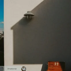 Formskøn udendørs væglampe 