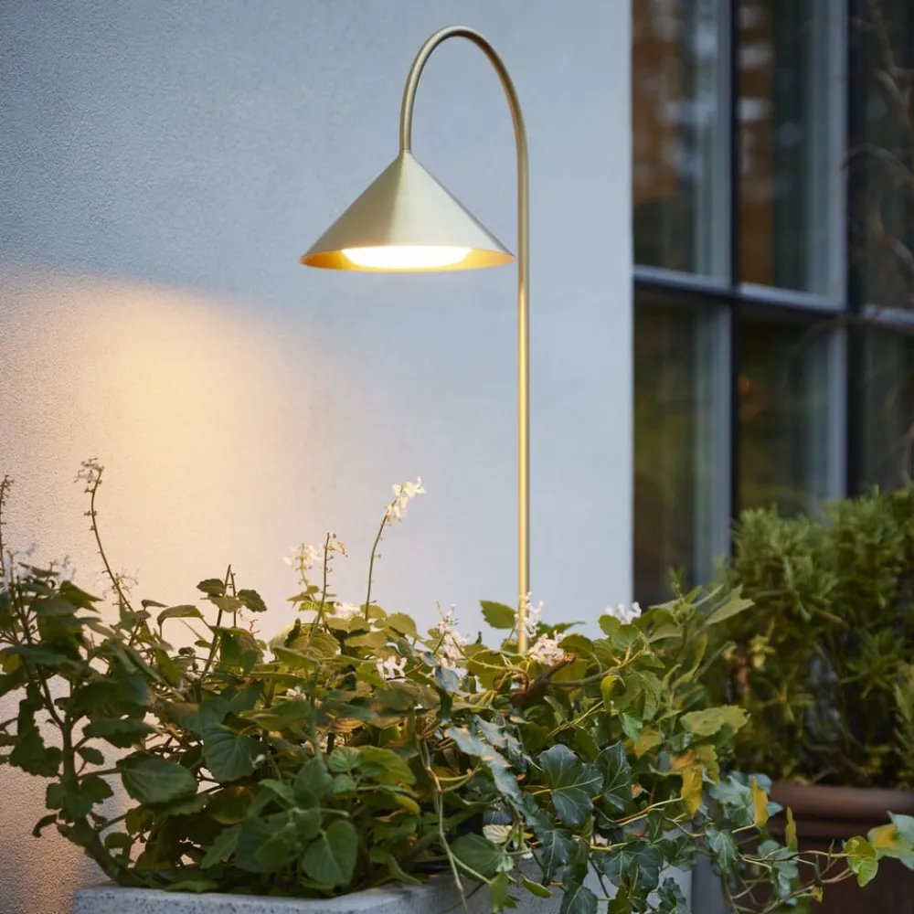 FRANDSEN Udendørs Spot>lampe med jordspyd Grasp, messingfarvet, højde 82 cm