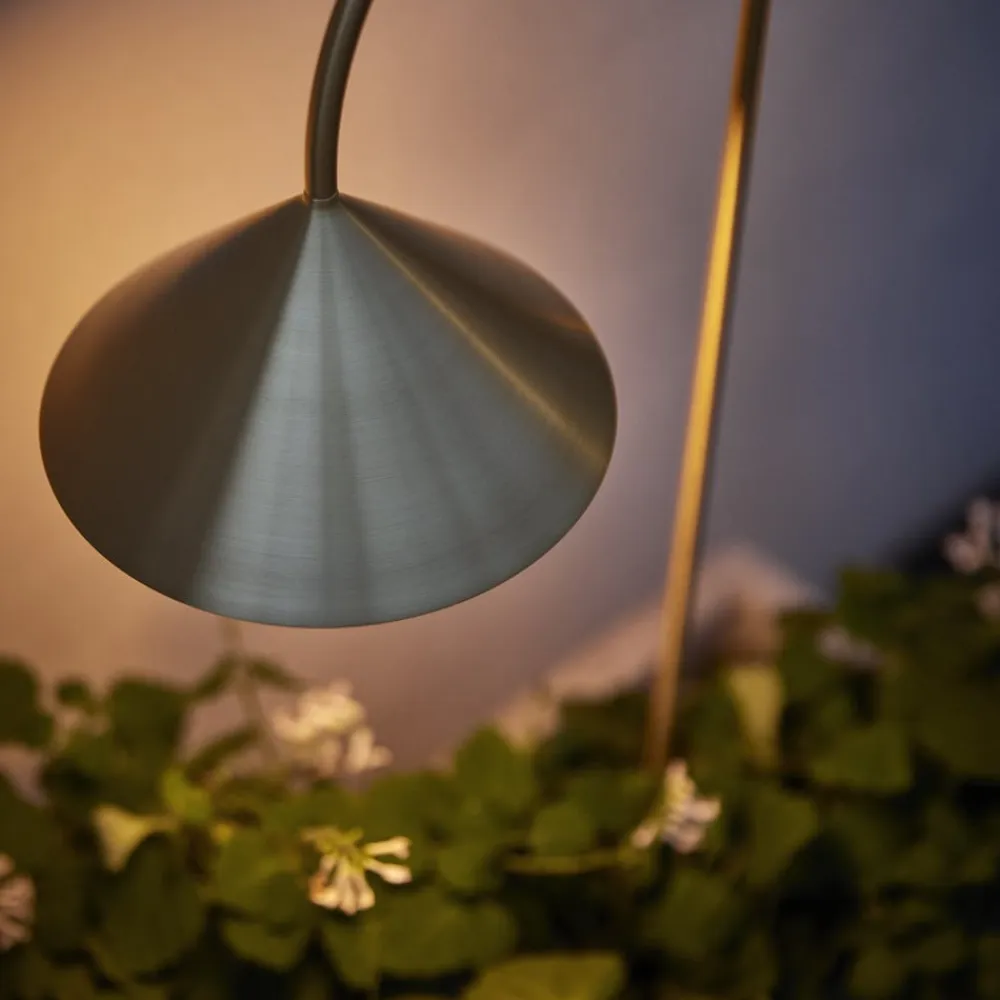 FRANDSEN Udendørs Spot>lampe med jordspyd Grasp, messingfarvet, højde 82 cm