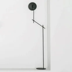 GRUPA Gulvlamper|Gulvlamper>Arigato gulvlampe, tredelt arm, sort