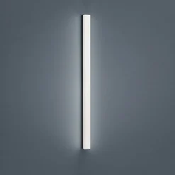 Helestra Lado LED-spejllampe, sort, 90 cm