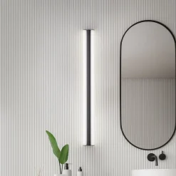 Helestra LED-spejllampe LOOM, længde 120 cm, sort, IP44