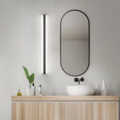 Helestra LED-spejllampe LOOM, længde 120 cm, sort, IP44