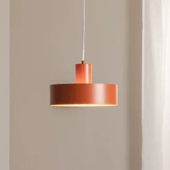 Hængelampe Rif M, teglrød, 1 lyskilde, Ø 25 cm, stål^SIGMA