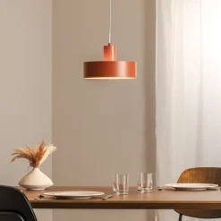 Hængelampe Rif M, teglrød, 1 lyskilde, Ø 25 cm, stål^SIGMA