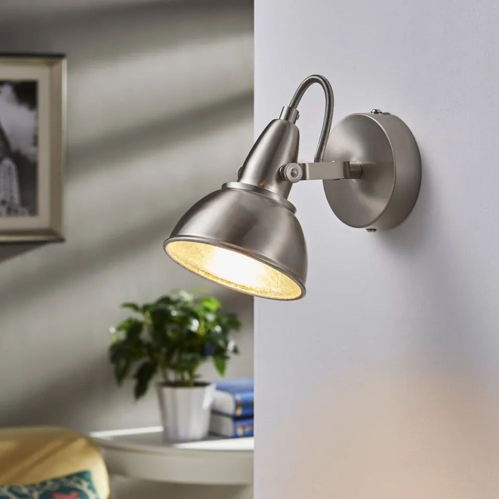 Lindby Julin attraktiv vægspot i vintage look