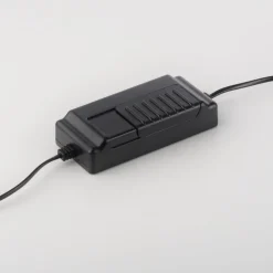 JUST LIGHT. Emanda LED-gulvlampe, jern, sort-messing^JUST LIGHT. GmbH Hot