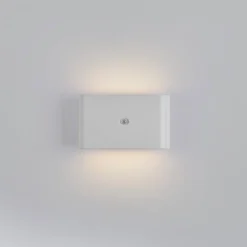 JUST LIGHT. GmbH JUST LIGHT. LED-batteridrevet væglampe Ziddy, hvid, sensor 3.000 K