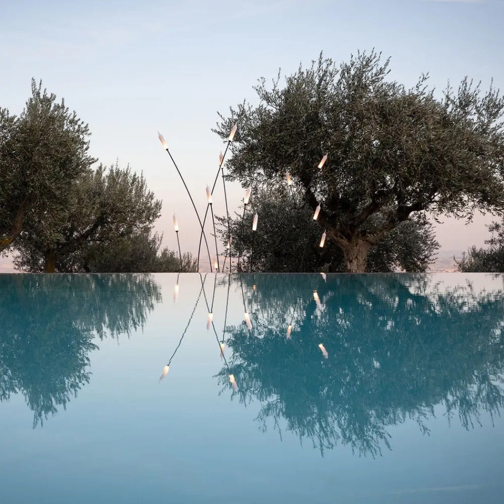 Karman Udendørs Spot>Nilo LED-lampe med jordspyd, højde 220 cm