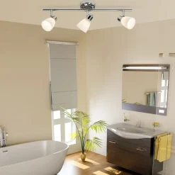 Brilliant Kensington loftlampe med tre lyskilder og IP44