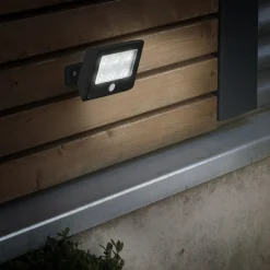 Briloner Væglampe Med Sensor|Udendørs Spot>Kollig udendørs LED-spot med sensor, IP54, sort