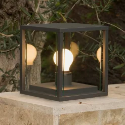 Kubeformet Nala sokkellampe i mørkegrå^FARO BARCELONA New