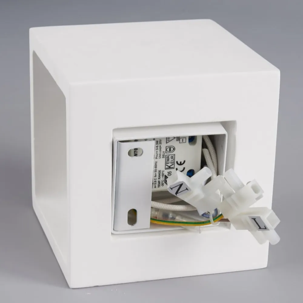 Lindby Kubusformet LED-væglampe Marita lavet af gips