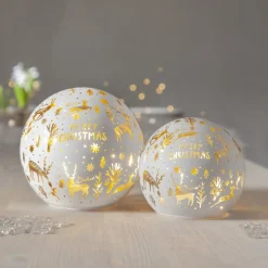STAR TRADING Kugleformet LED-lampe Merry X-Mas Ø 12cm hvidt glas batteridrevet