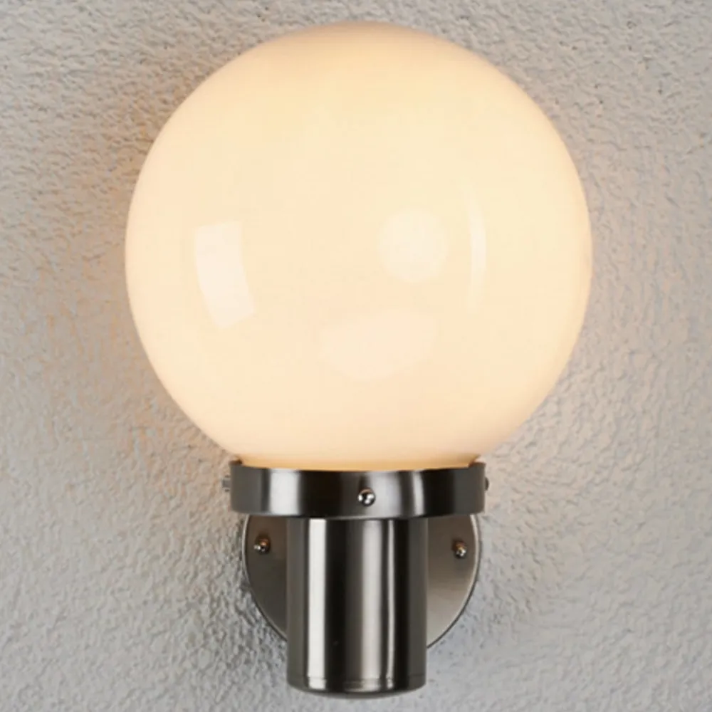 Lindby Væglamper>Kugleformet udendørs væglampe Samuel, stål