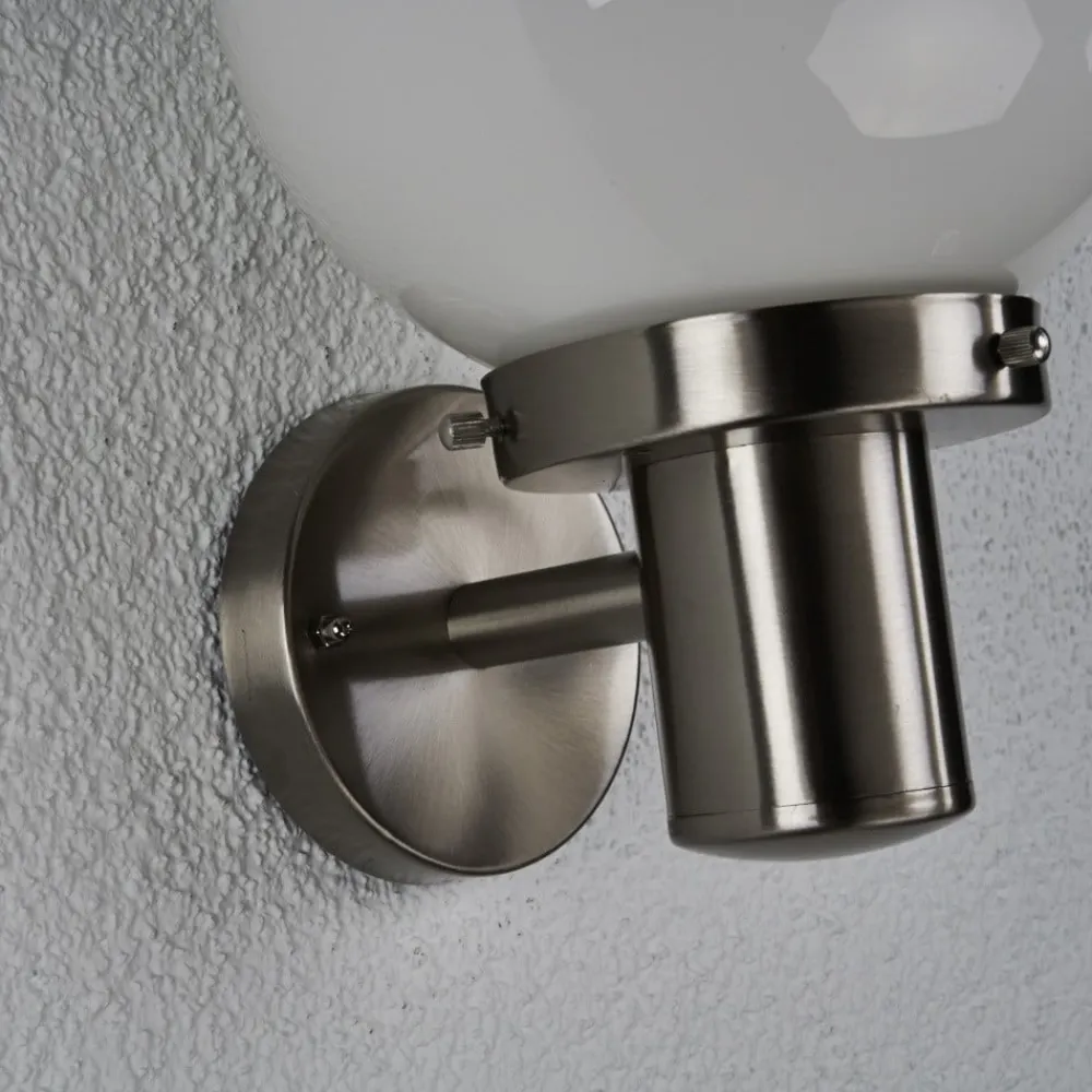 Lindby Væglamper>Kugleformet udendørs væglampe Samuel, stål