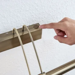 Lindby LED-gallerilampe Mailine, patineret messing