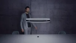 PURE LED-hængelampe E-Loop, eg/sort perle, Ø 70 cm aluminium, CCT