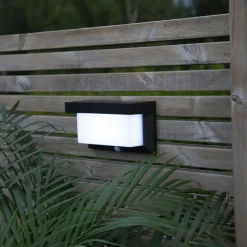 STAR TRADING LED-solcellelampe Valla med bevægelsessensor