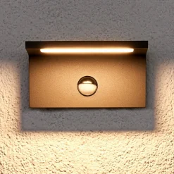 LED-udendørsvæglampe Darina, bevægelsessensor^Lucande Best
