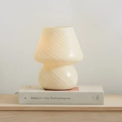 Andriana bordlampe, gul/hvid, glas, Ø 15 cm^Lindby