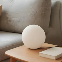 Lindby bordlampe Marike, hvid, glas, kugle, Ø 25 cm, E27